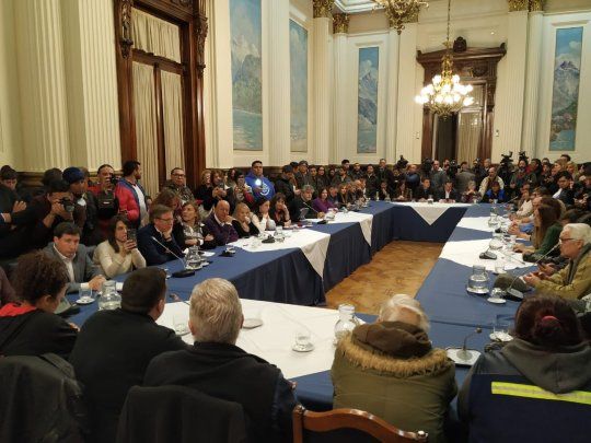 Diputados de la oposición recibieron a referentes de movimientos sociales en el Congreso por la Emergencia Alimentaria. 