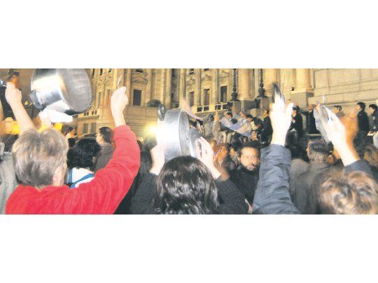 Manifestación. Así se manifestaban contra el Gobierno de Cristina de Kirchner, algo que ahora podría afrontar Macri.