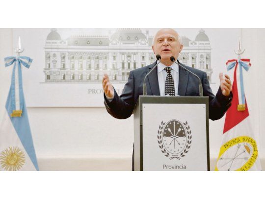 Cambios. El proyecto de Lifschitz incluye también la posibilidad de un balotaje y el voto joven para los comicios locales.