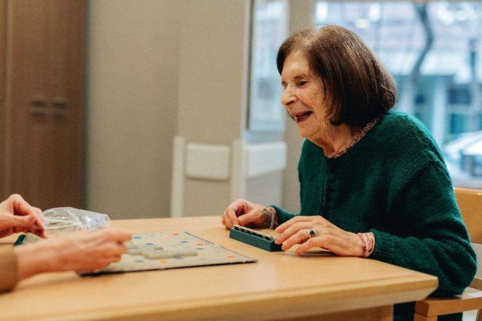 WHO defines healthy aging as the process of promoting and maintaining the functional capacity that allows well -being in old age. WHO defines healthy aging as the process of promoting and maintaining the functional capacity that allows well -being in old age.