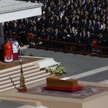 El papa Francisco fue despedido por miles de fieles y líderes de todo el mundo. El papa Francisco fue despedido por miles de fieles y líderes de todo el mundo.