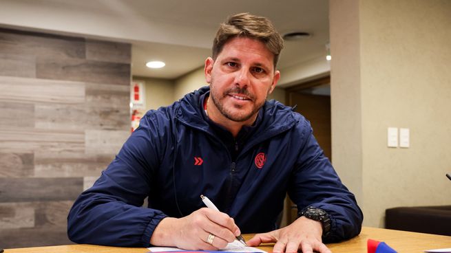 Damián Ayude firmó como DT de San Lorenzo por un año.