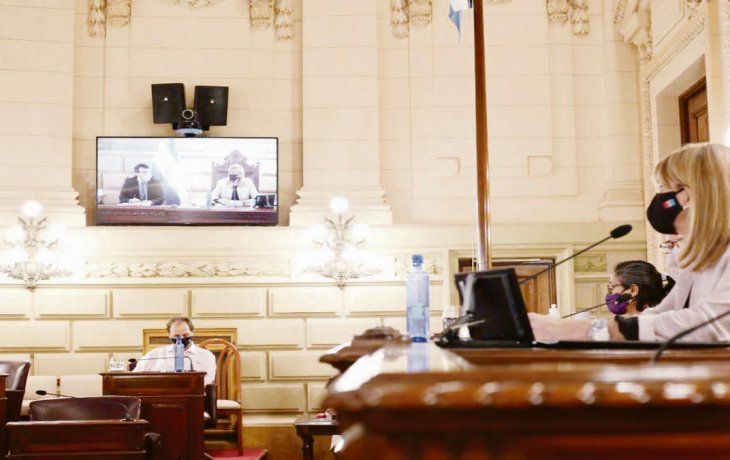 Acciones. Con la participación de la vicegobernadora Alejandra Rodenas, el 19 de noviembre el Senado prorrogó el período 138 de sesiones y habilitó el comienzo del debate del Proyecto de Política Tributaria 2021.