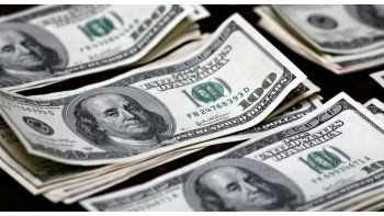 El dólar cayó dos centavos a $ 17,58 (el blue cerró debajo de los $ 18 a mínimo en un mes y medio)