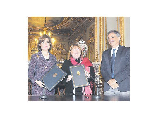 María Contreras-Sweet, la canciller Malcorra y el ministro Cabrera en la firma de acuerdos por pymes. “Ya están en marcha; no son papeles que luego se tiran a la basura”, dijo.