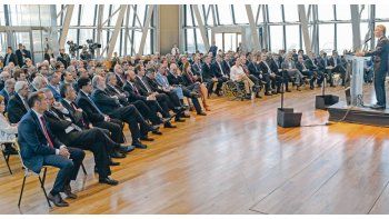 En la cúpula. Mauricio Macri explicó sus planes ante un auditorio de invitados que llenó la capacidad del salón vidriado del Centro Cultural Kirchner. Busca sumar consensos y generar más confianza en la gestión.