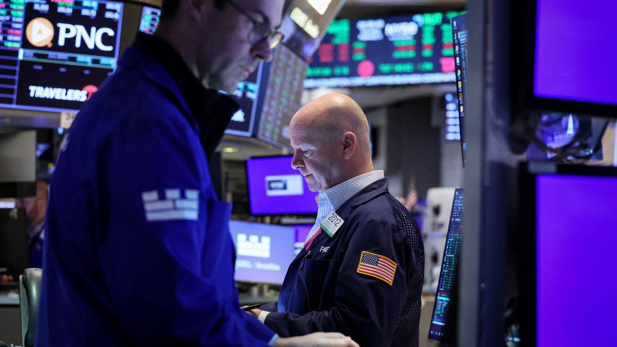 Wall Street: shares skidded after Meta’s fall and delay in interest rate cuts