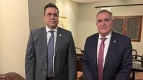 El ministro del Interior, Lisandro Catalán, con el gobernador tucumano, Osvaldo Jaldo.