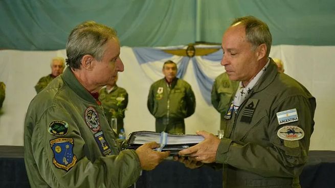 Antonio Mauad, a la izquierda, regresó a la dirección del Servicio Meteorólogico Nacional seis meses después de su salida.