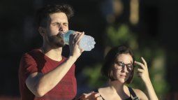 How to hydrate correctly during the heat wave. How to hydrate correctly during the heat wave.