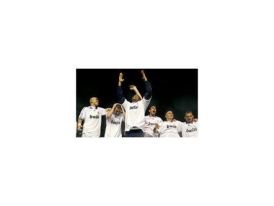 De la mano de Higuaín y Gago, el Real Madrid es bicampeón
