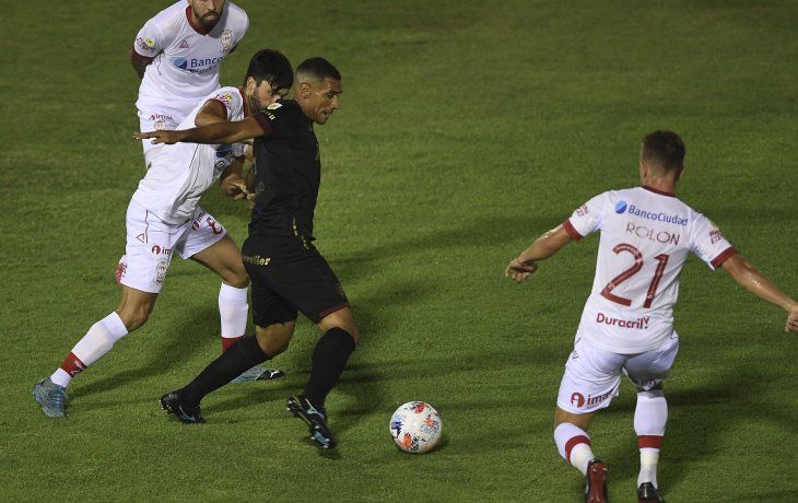 lanus y un palido empate que pone en riesgo la cima
