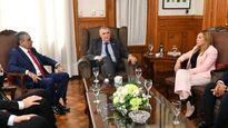 Osvaldo Jaldo junto al exintendente de la capital Germán Alfaro y su esposa, la senador nacional Beatriz Ávila.&nbsp; &nbsp;