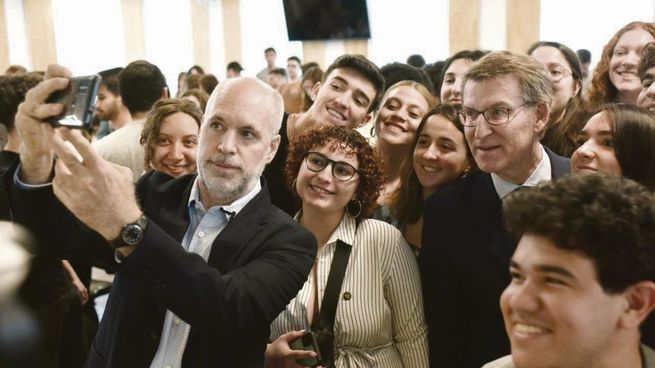 Encuentro. Horacio R. Larreta y Alberto Núñez Feijóo, senador y presidente del Partido Popular de España, ayer participaron del conversatorio internacional “Desarrollo económico y desafíos a la democracia”, organizado por la Universidad Torcuato Di Tella (UTDT). “La Argentina necesita una política exteriorenfocada en el desarrollo”, dijo Larreta quien durante uno hora dialogó sobre los desafíos actuales de lademocracia y la emergencia de populismos y opciones de políticas extremas con Núñez Feijóo.&nbsp;