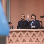 Javier Milei con Nayib Bukele en el balcón de la Casa Rosada. El presidente de El Salvador tiene tanto para celebrar como el argentino, pero quienes mas pueden festejar son Bernardo Arévalo de Guatemala y Donald Trump quine ve los acuerdos como una claudicación de sus socios latinoamericanos. Javier Milei con Nayib Bukele en el balcón de la Casa Rosada. El presidente de El Salvador tiene tanto para celebrar como el argentino, pero quienes mas pueden festejar son Bernardo Arévalo de Guatemala y Donald Trump quine ve los acuerdos como una claudicación de sus socios latinoamericanos.