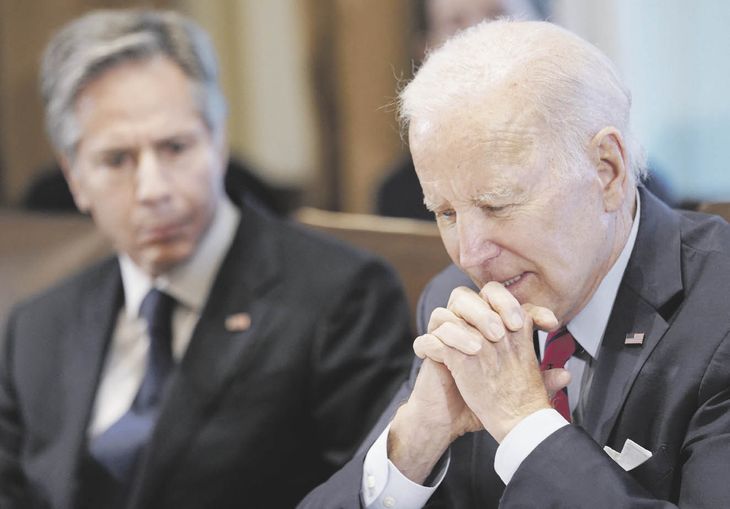 ESTRATEGIA. El presidente Joe Biden intenta descomprimir la frontera con México donde miles de personas llegan día a día con el objetivo de cruzar a EE.UU.