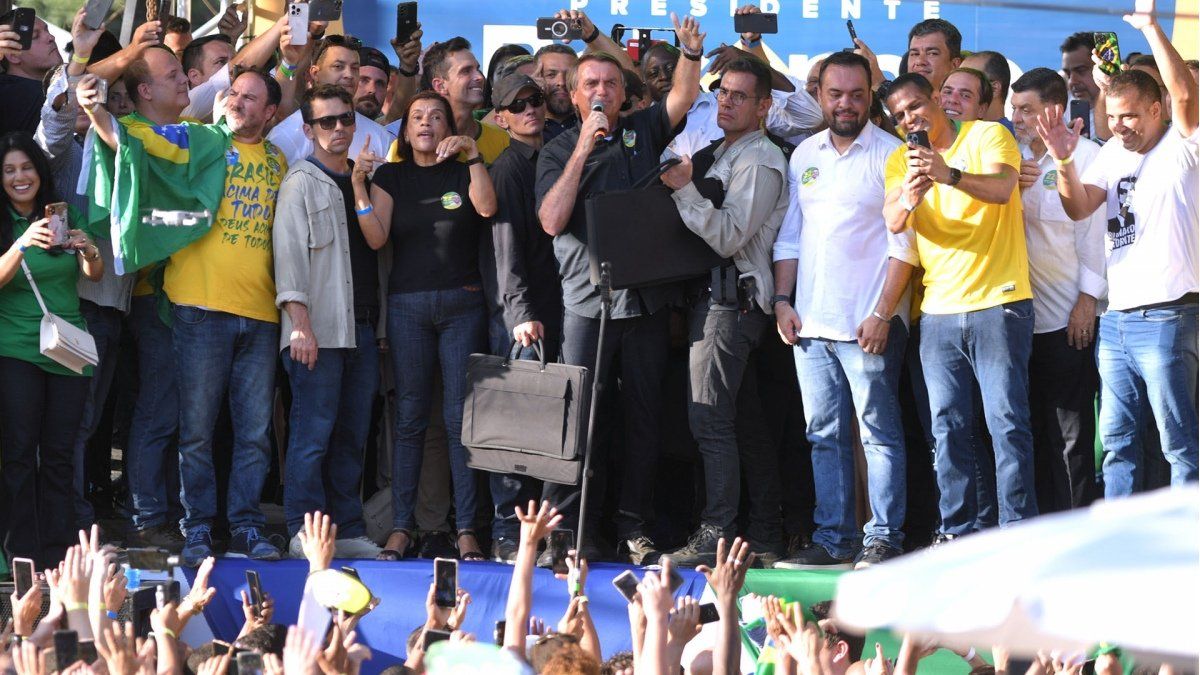 Elecciones en Brasil: Bolsonaro cerró su campaña y acusó de corrupción al PT