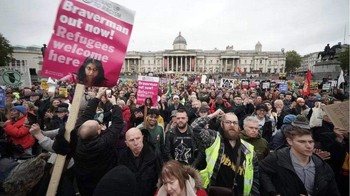 Thousands of Britons took to the streets of London to demand early elections