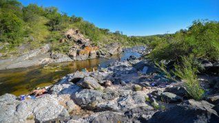 Una postal serrana ideal para verano, con propuestas para descansar y disfrutar del entorno natural sin apuro.