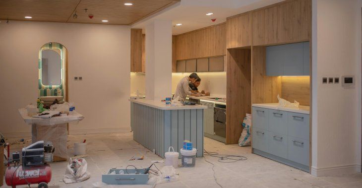 Últimos detalles en la cocina, la casa ya está en etapa de terminaciones Últimos detalles en la cocina, la casa ya está en etapa de terminaciones
