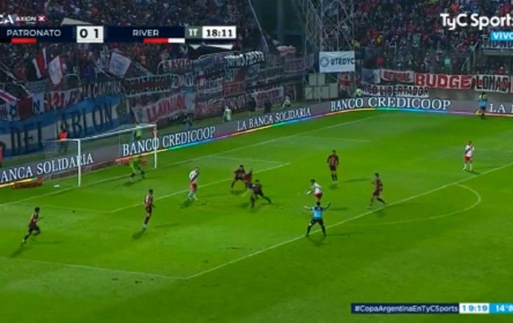el penal que el arbitro espinoza no quiso darle a river