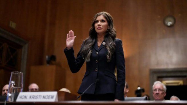 Noem es una aliada de Trump y recibió cierto apoyo demócrata en la Comisión de Seguridad Nacional y Asuntos Gubernamentales del Senado.