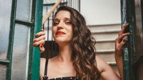 La cantante y chelista salteña presentará el viernes su primer disco solista, Tango criollo