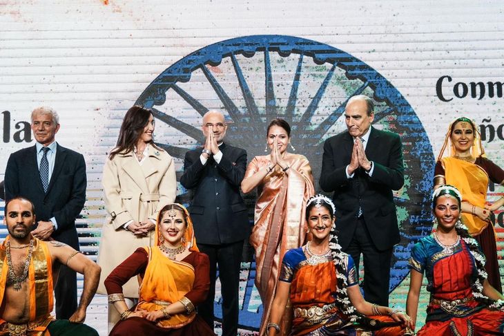 Cúneo Libarona, Villarruel y Francos, junto al embajador de la India, Dinesh Bhatia, y su esposa, durante los festejos en Buenos Aires por el aniversario de la independencia de ese país.