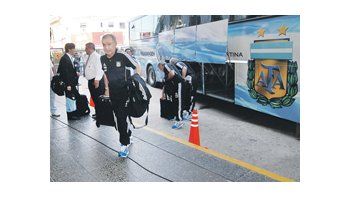 ámbito.com | Alejandro Sabella llega al hotel donde se aloja la Selección argentina, que hoy juega el partido desquite ante Brasil.