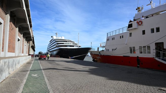 La temporada de cruceros comenzó con el Scenic Eclipse procedente desde el puerto brasileño de Ilhabela (Brasil) y con destino final Buenos Aires.