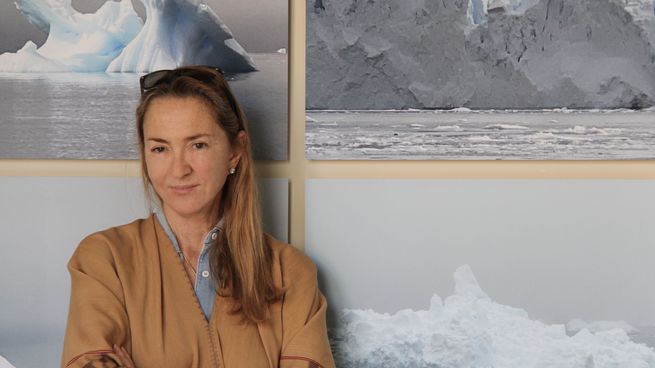 La artista italiana Paola Marzotto inaugura la muestra “ARA Almirante Irízar, Misión a la Antártida”