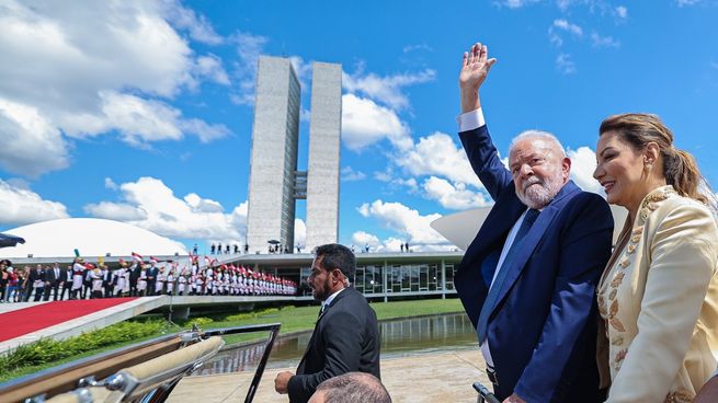 El presidente de Brasil, Lula da Silva, llega a Uruguay para reunirse con su par Luis Lacalle Pou.