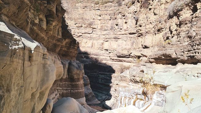 El lugar posee un cañadón, ideal para los intrépidos.