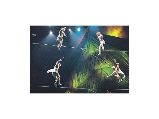 Los acróbatas de “Kooza” en acción, los más temerarios de todos los espectáculos presentados por el  Cirque du Soleil en la Argentina.