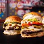 Deniro llegó a tener más de 30 locales operativos. Deniro llegó a tener más de 30 locales operativos.