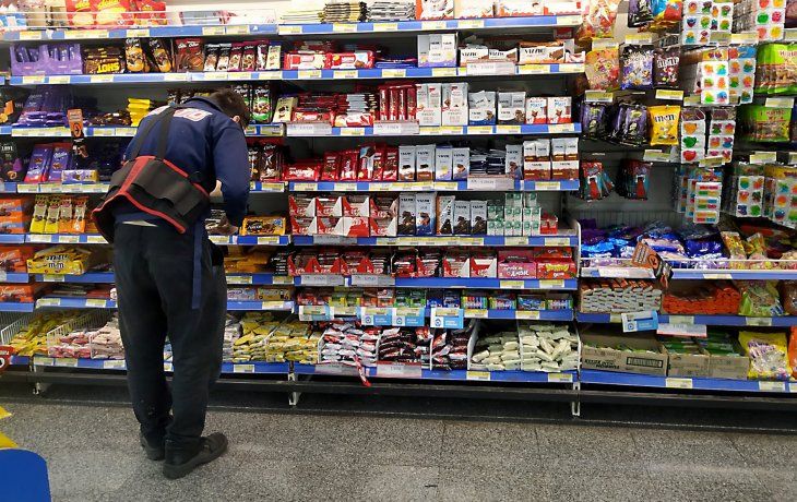 En febrero las ventas en los supermercados cayeron 11,4%.