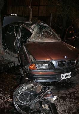 Así quedó el auto en el que viajaba la periodista Nínawa Daher