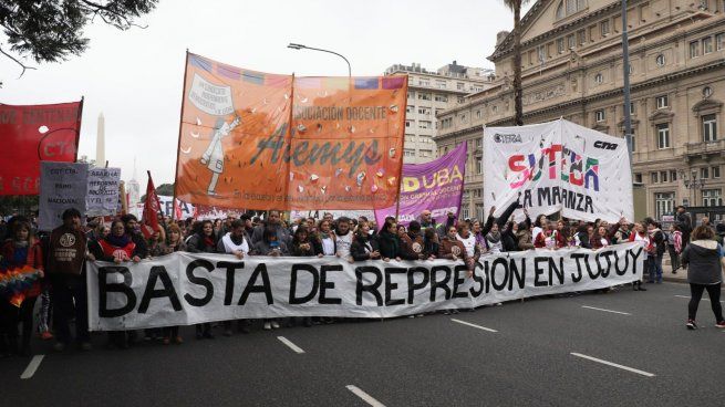 Miles de manifestantes se movilizaron hacia el Obelisco para condenar la violencia en Jujuy.&nbsp;