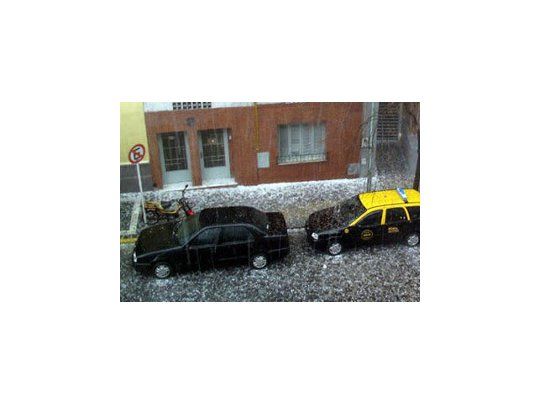 Diluvió y cayó granizo en Ciudad y el Conurbano