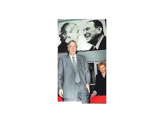 Néstor Kirchner sólo se muestra con imágenes de Perón y Evita durante las campañas políticas.