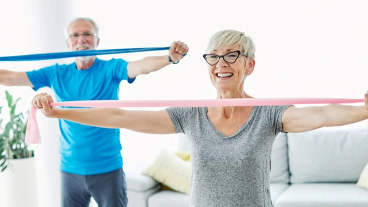 Entrenar el equilibrio puede hacer una gran diferencia a la hora de envejecer saludablemente. Entrenar el equilibrio puede hacer una gran diferencia a la hora de envejecer saludablemente.