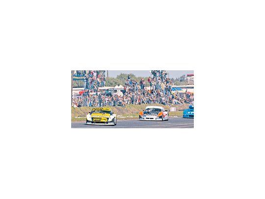 El desarrollo de la final del TC de Paraná fue irregular: Mauro Giallombardo dejó pasar a su compañero de equipo, Néstor Girolami, y ambos fueron suspendidos y se quedaron sin licencia.