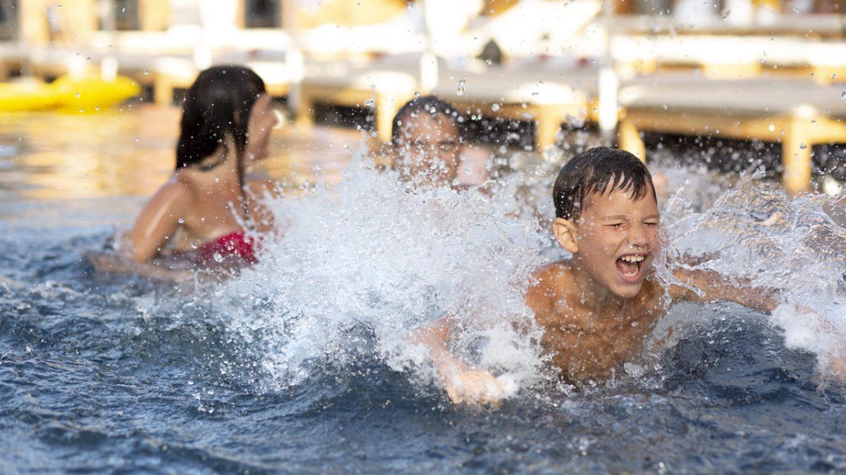 Cu�nto sale llevar a los chicos a la pileta en el verano 2026