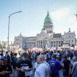 A pesar de que la CGT no convocó a un paro general, la CATT decidió hacer ceses de actividades parciales, que afectará a pilotos, aeronavegantes, personal aeronáutico de tierra, viales, marítimos, portuarios, fluviales y subterráneos. A pesar de que la CGT no convocó a un paro general, la CATT decidió hacer ceses de actividades parciales, que afectará a pilotos, aeronavegantes, personal aeronáutico de tierra, viales, marítimos, portuarios, fluviales y subterráneos.