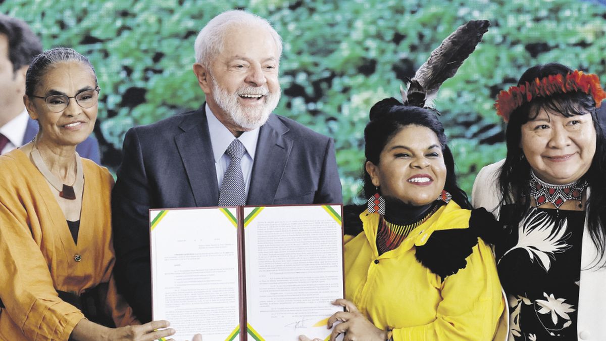 Lula announced the demarcation of two new indigenous reserves