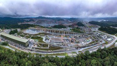 Cobre Panamá, una de las minas de cobre más grandes inauguradas en la última década, está ubicada en Colón, a 120 km de la Ciudad de Panamá. 