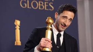Adrien Brody anoche en la entrada de los Globos de Oro. Como en El pianista, en The Brutalist encarna a un judío que escapa del nazismo aunque los films son muy distintos.&nbsp;&nbsp;