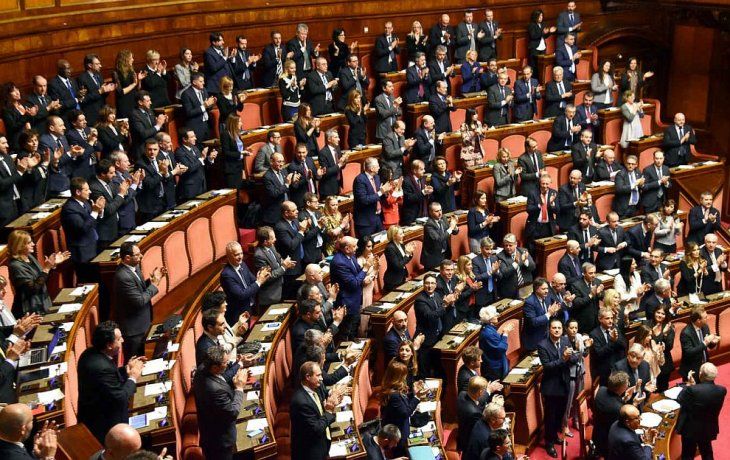 Italia achica el Congreso: para ahorrar, eliminó 230 diputados y 115 senadores