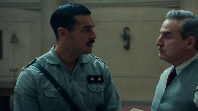 Mario Casas y Alberto San Juan en una escena del film satírico La cena