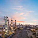 La nueva sociedad combinará la experiencia de Corteva en tecnología de semillas y desarrollo de cultivos con las capacidades de bp en refinación y comercialización de combustibles . La nueva sociedad combinará la experiencia de Corteva en tecnología de semillas y desarrollo de cultivos con las capacidades de bp en refinación y comercialización de combustibles .